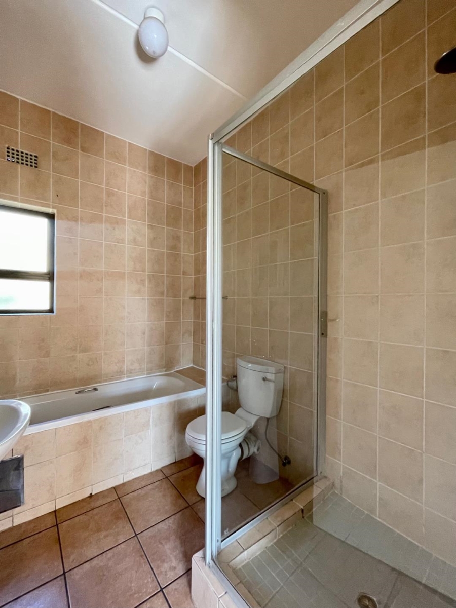 2 Bedroom Property for Sale in Lonehill Gauteng