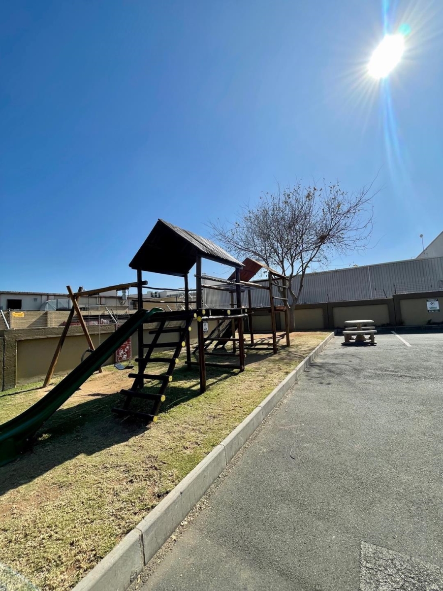 2 Bedroom Property for Sale in Lonehill Gauteng