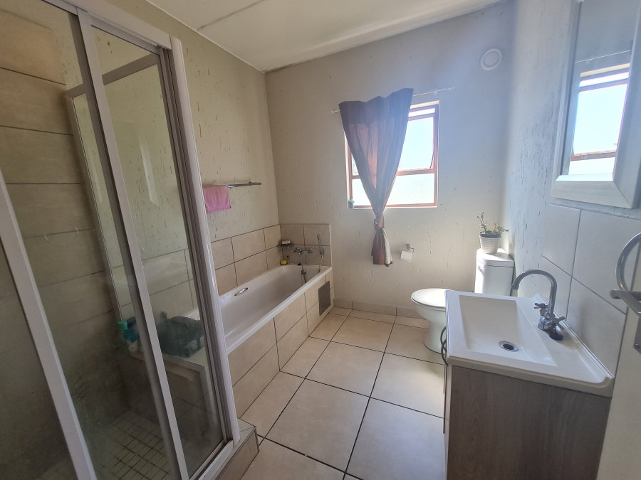 2 Bedroom Property for Sale in Douglasdale Gauteng