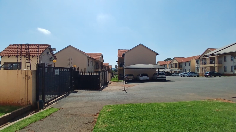 2 Bedroom Property for Sale in Groblerpark Gauteng