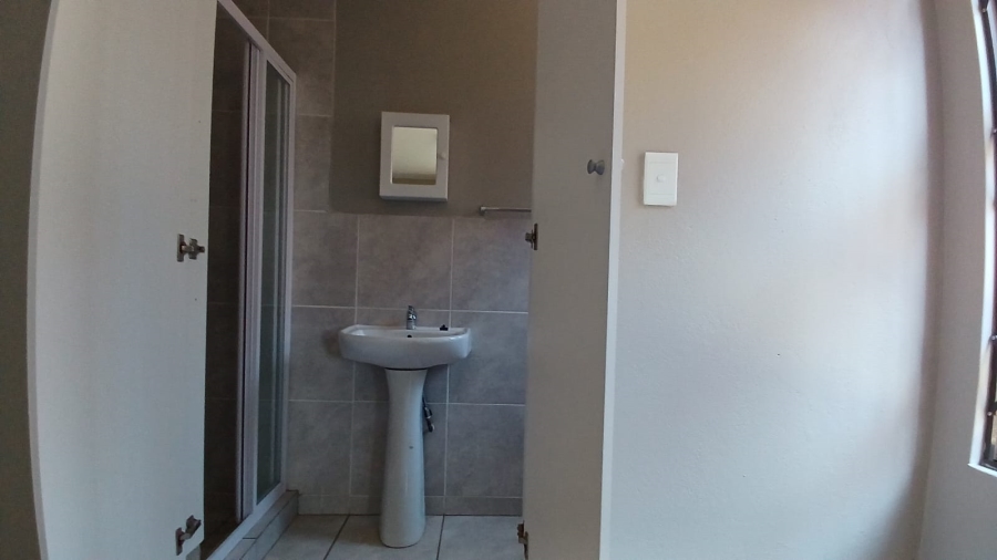 2 Bedroom Property for Sale in Groblerpark Gauteng