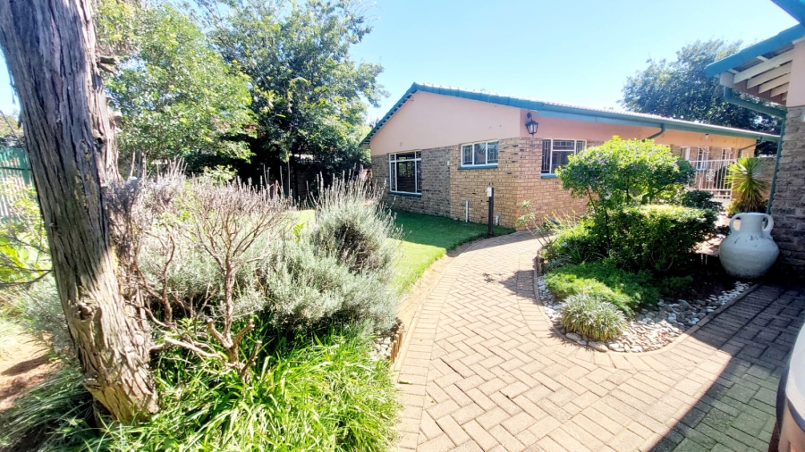 3 Bedroom Property for Sale in Helikonpark Gauteng