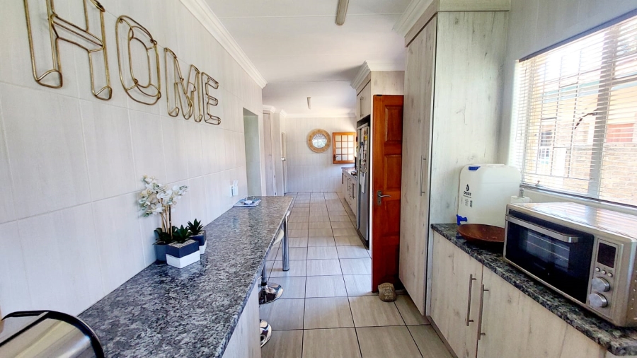 3 Bedroom Property for Sale in Helikonpark Gauteng