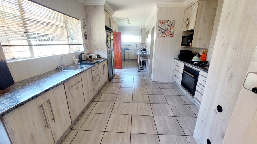 3 Bedroom Property for Sale in Helikonpark Gauteng