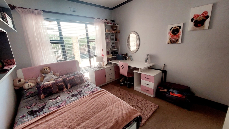 3 Bedroom Property for Sale in Helikonpark Gauteng