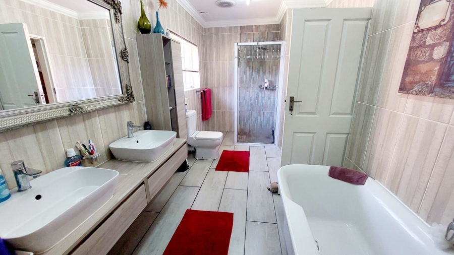 3 Bedroom Property for Sale in Helikonpark Gauteng