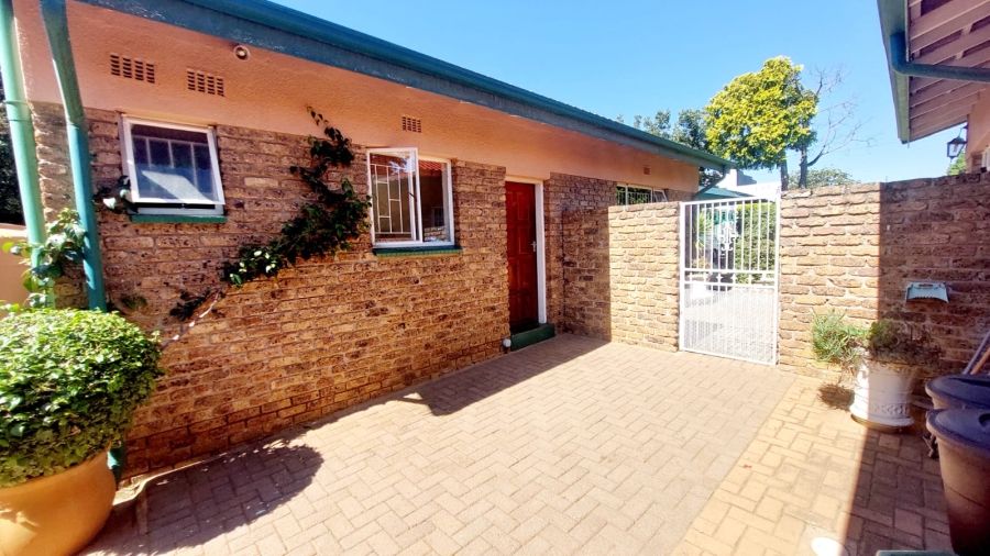 3 Bedroom Property for Sale in Helikonpark Gauteng