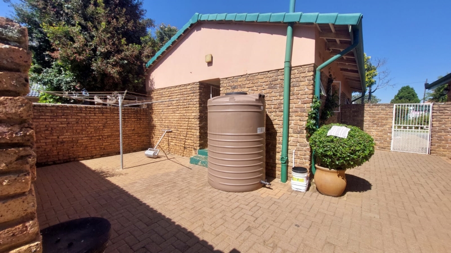 3 Bedroom Property for Sale in Helikonpark Gauteng