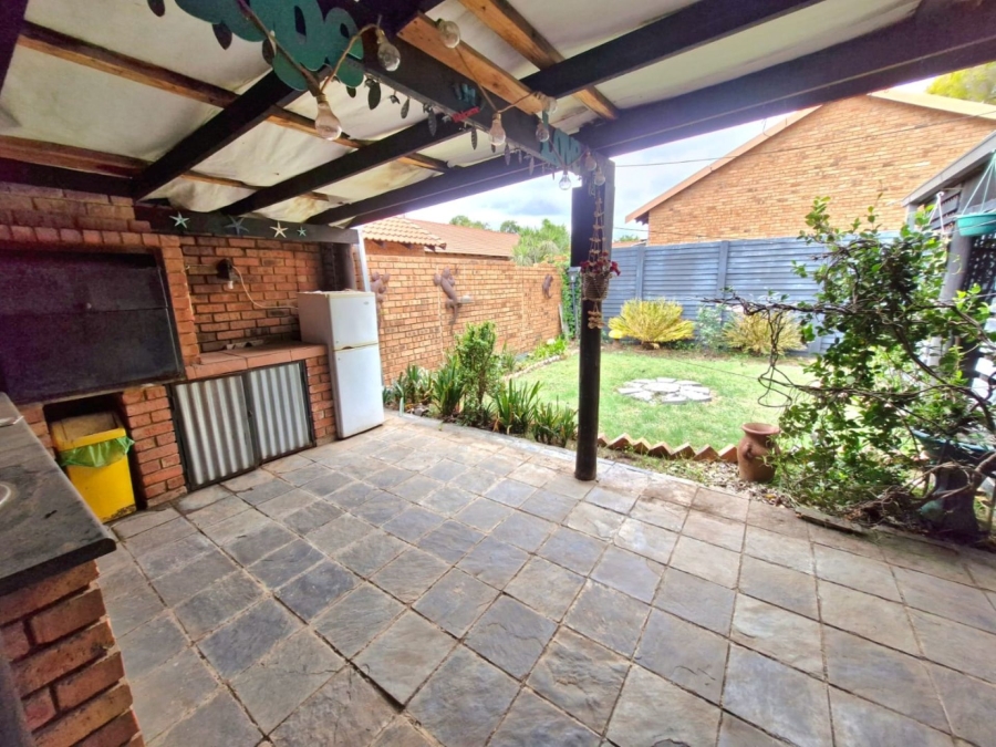 2 Bedroom Property for Sale in Annlin Gauteng