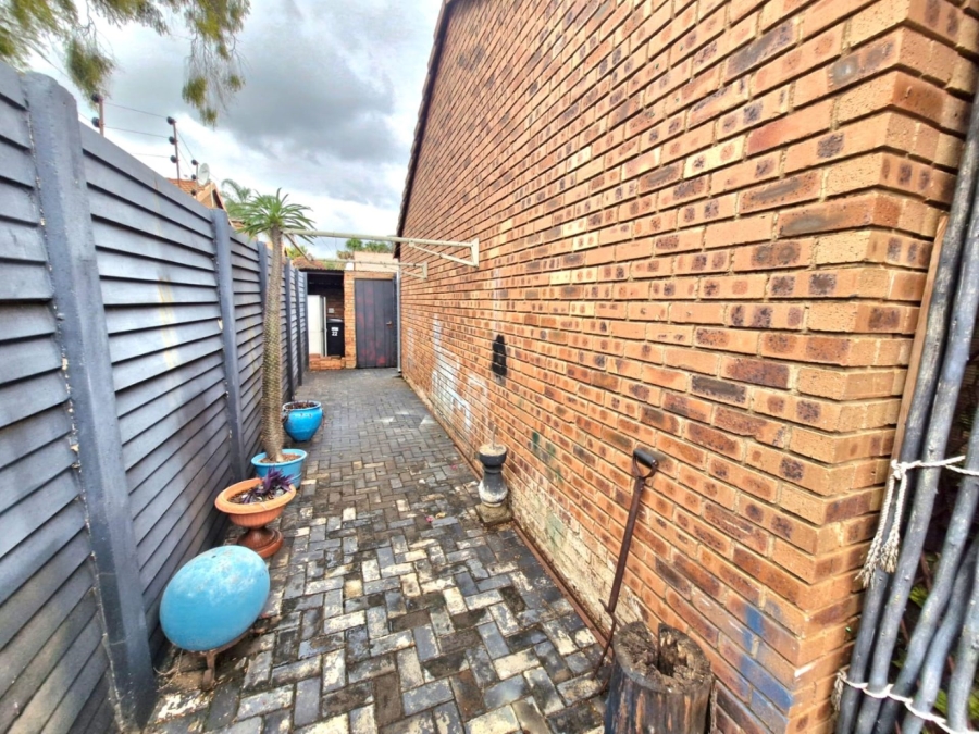 2 Bedroom Property for Sale in Annlin Gauteng