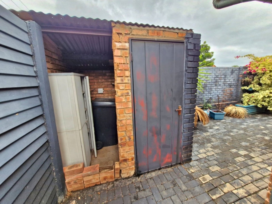 2 Bedroom Property for Sale in Annlin Gauteng