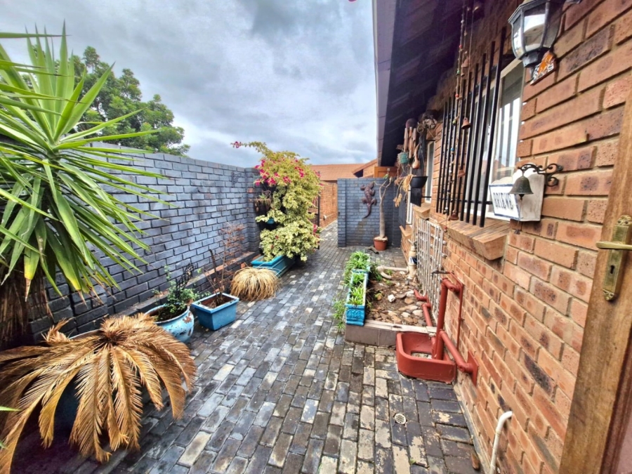 2 Bedroom Property for Sale in Annlin Gauteng