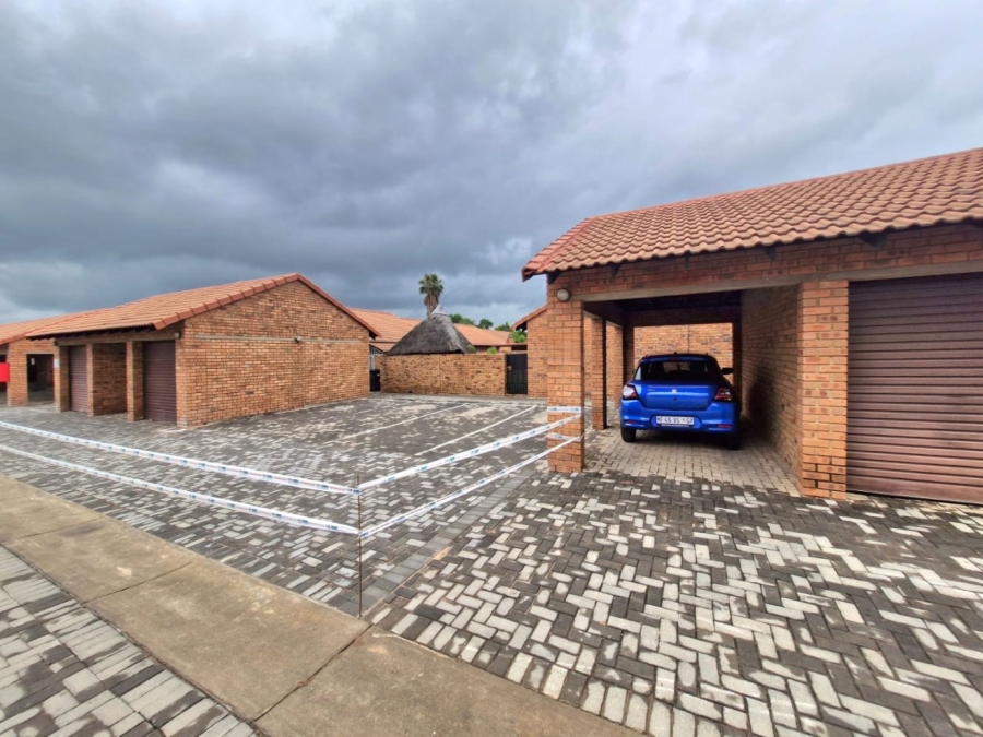 2 Bedroom Property for Sale in Annlin Gauteng