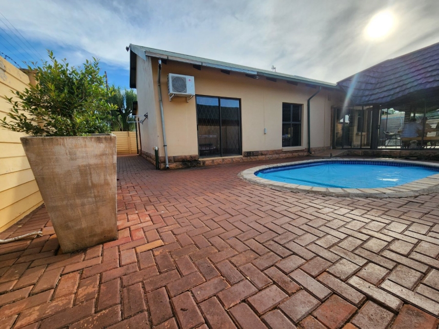 3 Bedroom Property for Sale in Annlin Gauteng