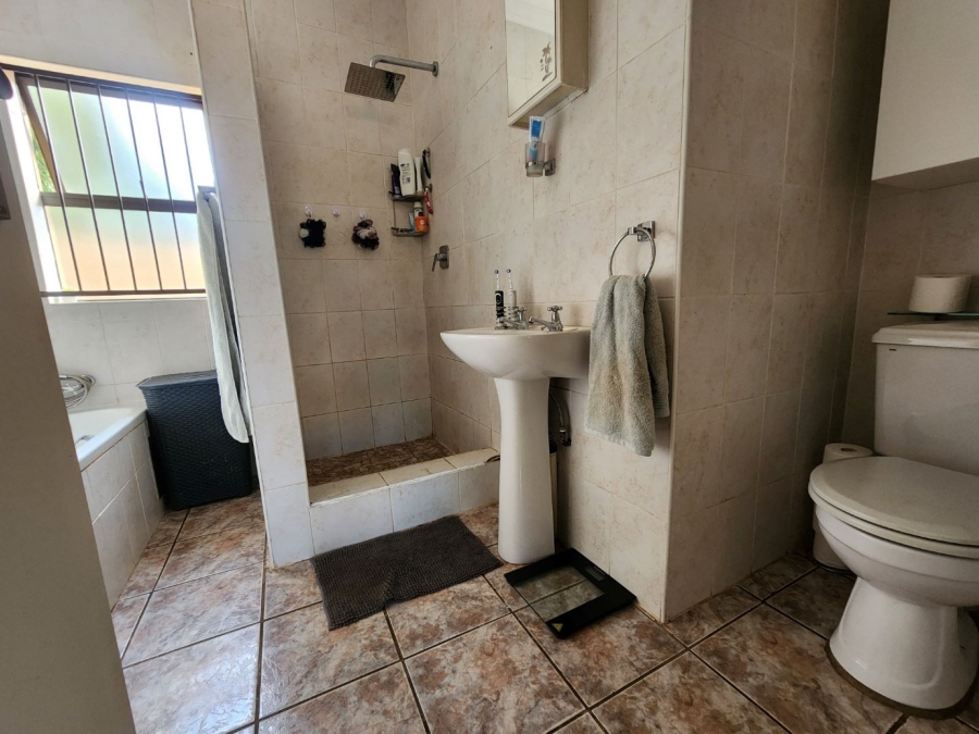 3 Bedroom Property for Sale in Annlin Gauteng