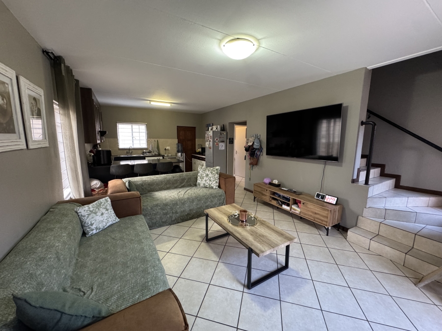 To Let 3 Bedroom Property for Rent in Willowbrook Gauteng