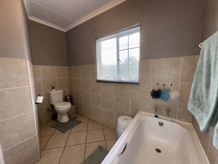 To Let 3 Bedroom Property for Rent in Willowbrook Gauteng