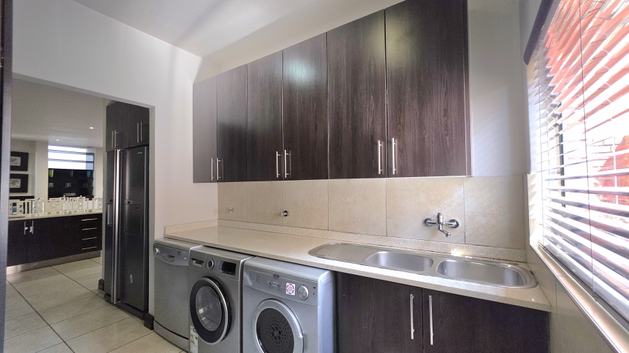 5 Bedroom Property for Sale in Raslouw Gauteng