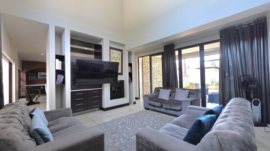 5 Bedroom Property for Sale in Raslouw Gauteng