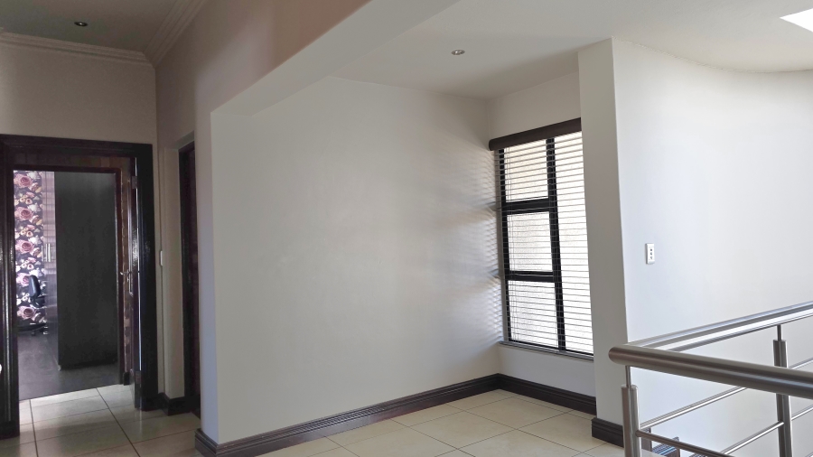 5 Bedroom Property for Sale in Raslouw Gauteng