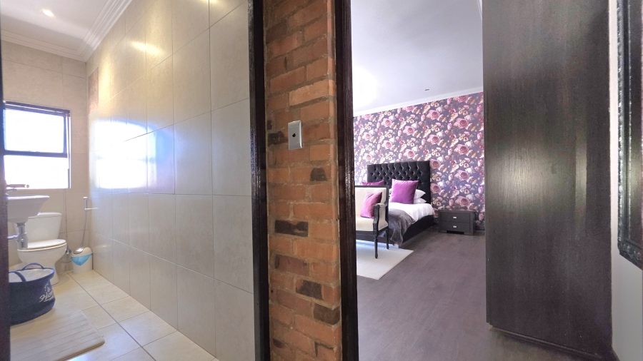 5 Bedroom Property for Sale in Raslouw Gauteng