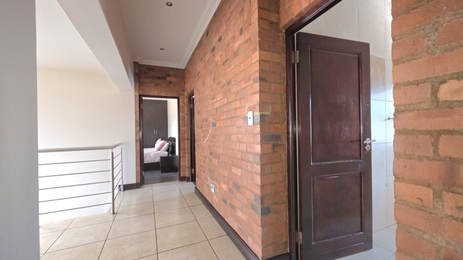 5 Bedroom Property for Sale in Raslouw Gauteng