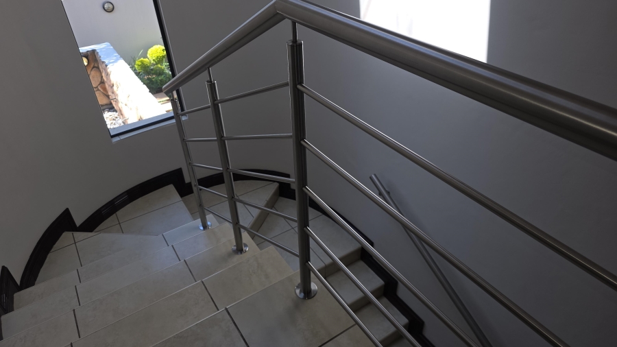 5 Bedroom Property for Sale in Raslouw Gauteng