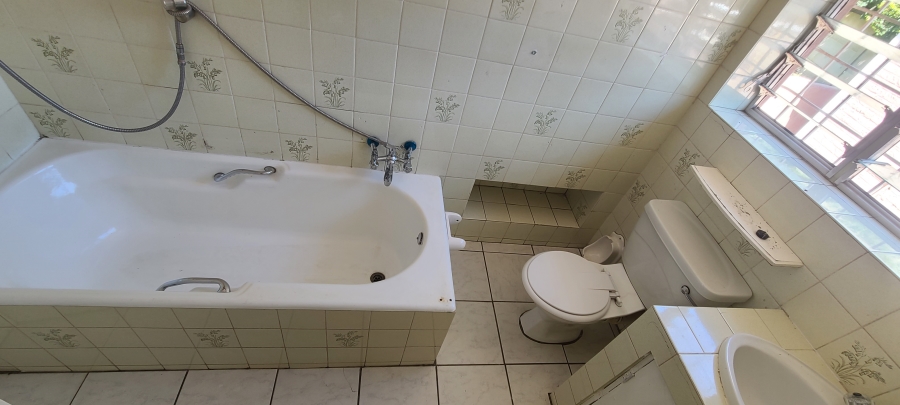 To Let 3 Bedroom Property for Rent in Clarens Park Gauteng