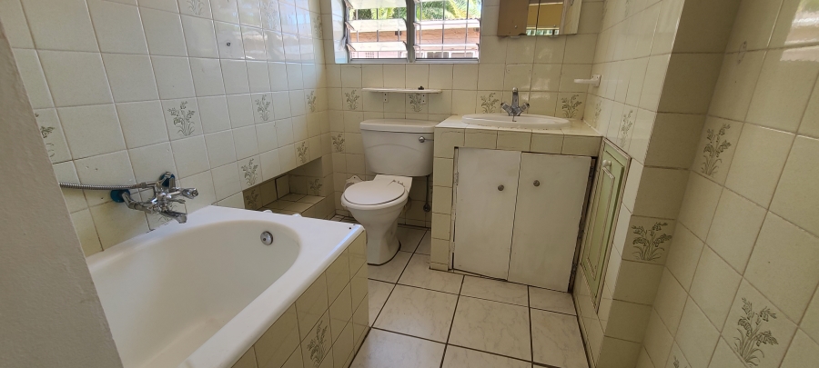 To Let 3 Bedroom Property for Rent in Clarens Park Gauteng