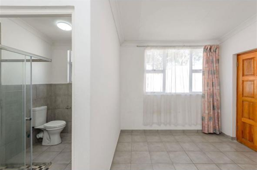 To Let 1 Bedroom Property for Rent in Highlands North Gauteng