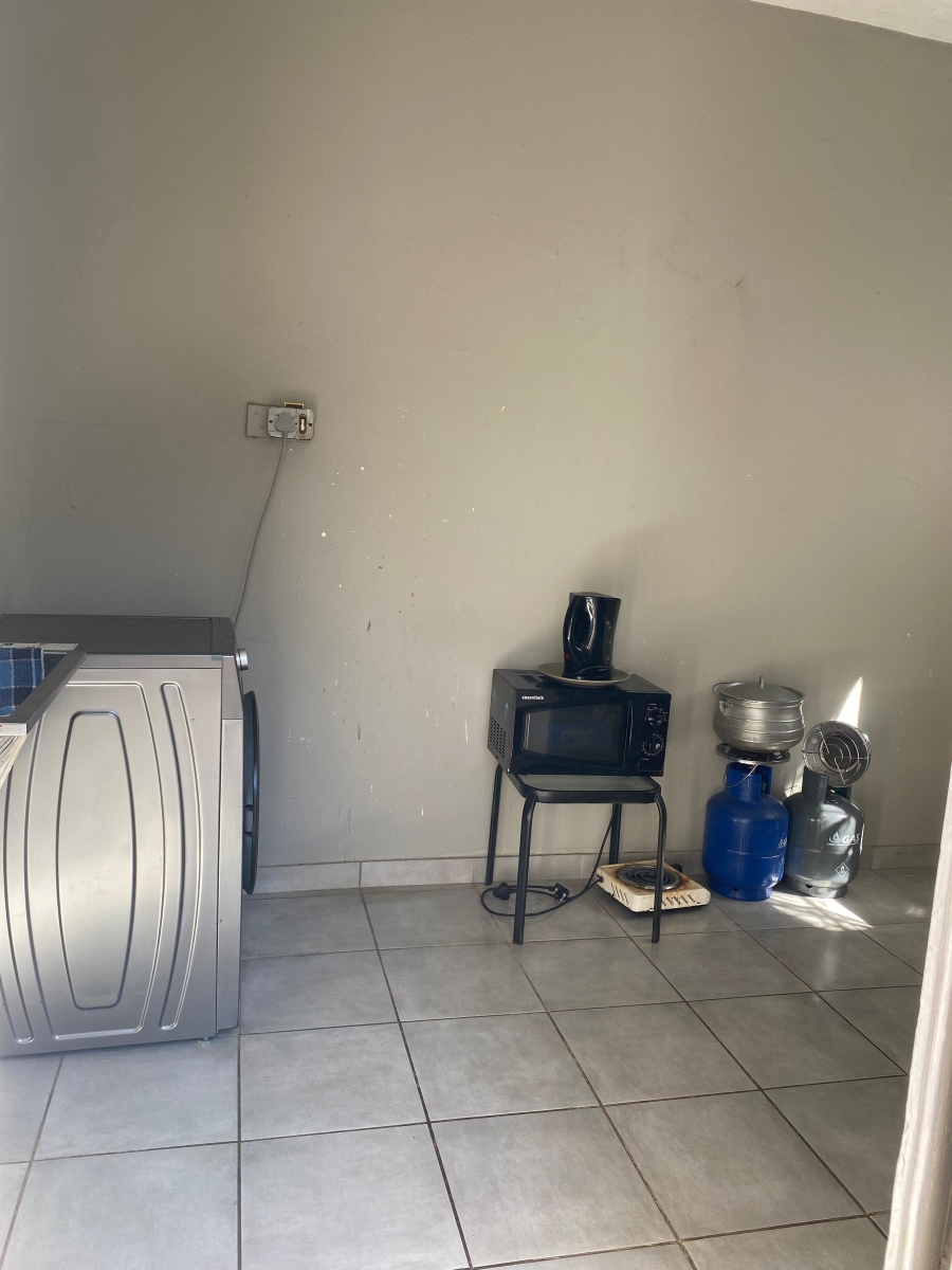 To Let 1 Bedroom Property for Rent in Highlands North Gauteng