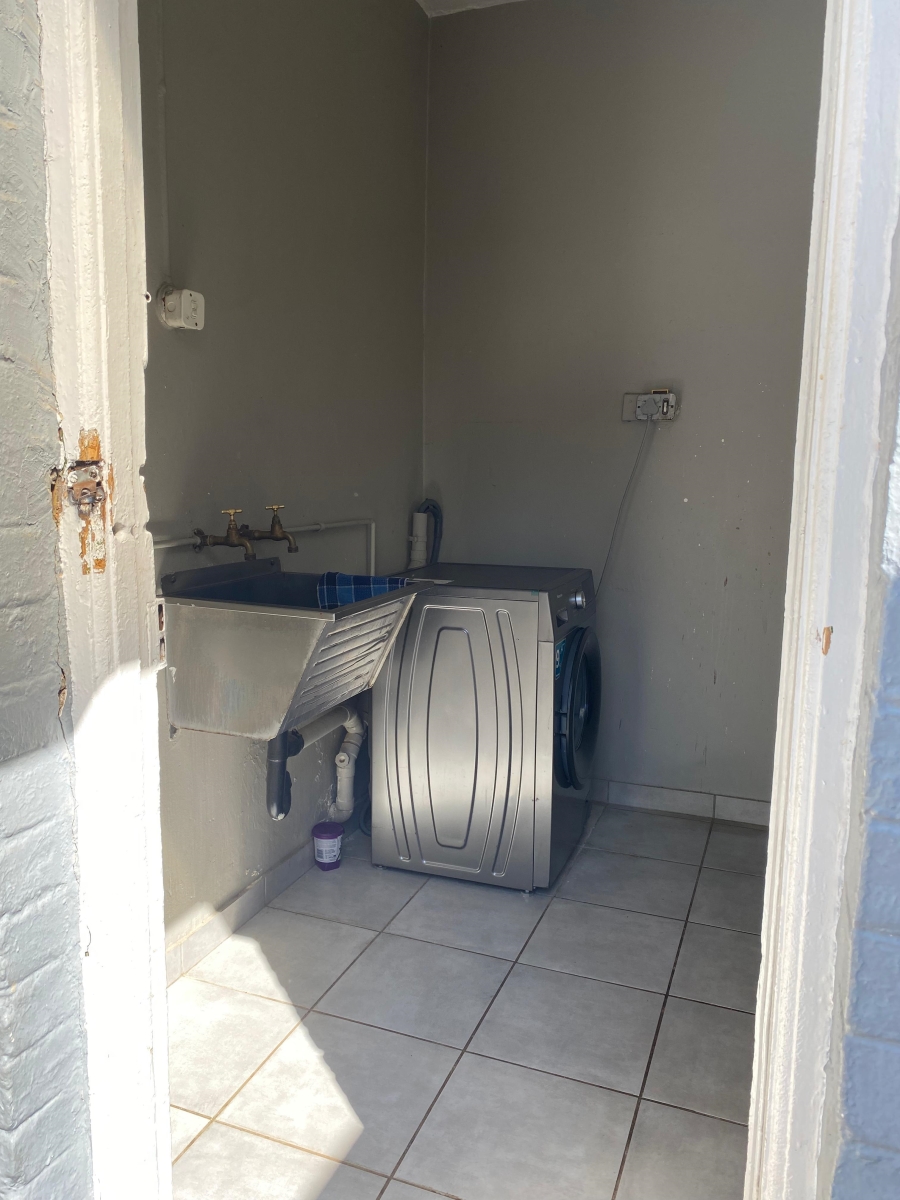 To Let 1 Bedroom Property for Rent in Highlands North Gauteng