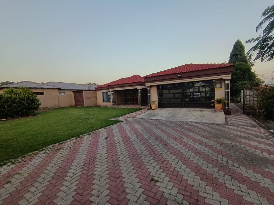 4 Bedroom Property for Sale in Struisbult Gauteng