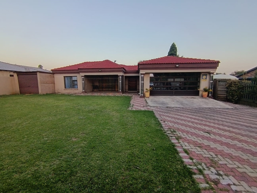 4 Bedroom Property for Sale in Struisbult Gauteng