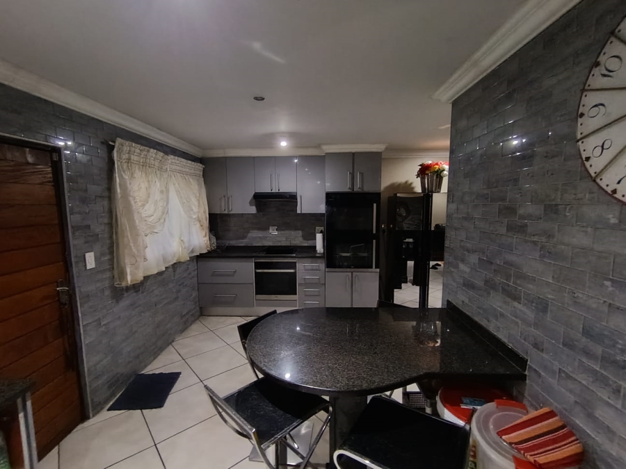 4 Bedroom Property for Sale in Struisbult Gauteng