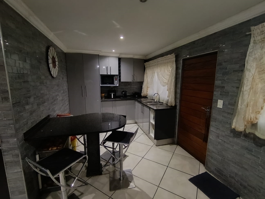 4 Bedroom Property for Sale in Struisbult Gauteng