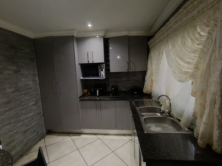 4 Bedroom Property for Sale in Struisbult Gauteng