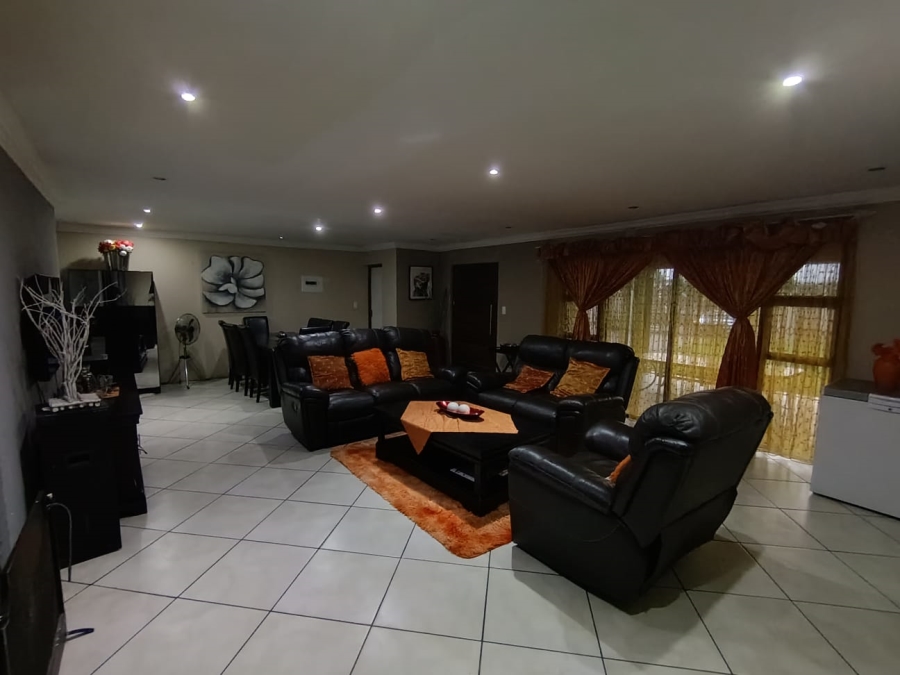 4 Bedroom Property for Sale in Struisbult Gauteng