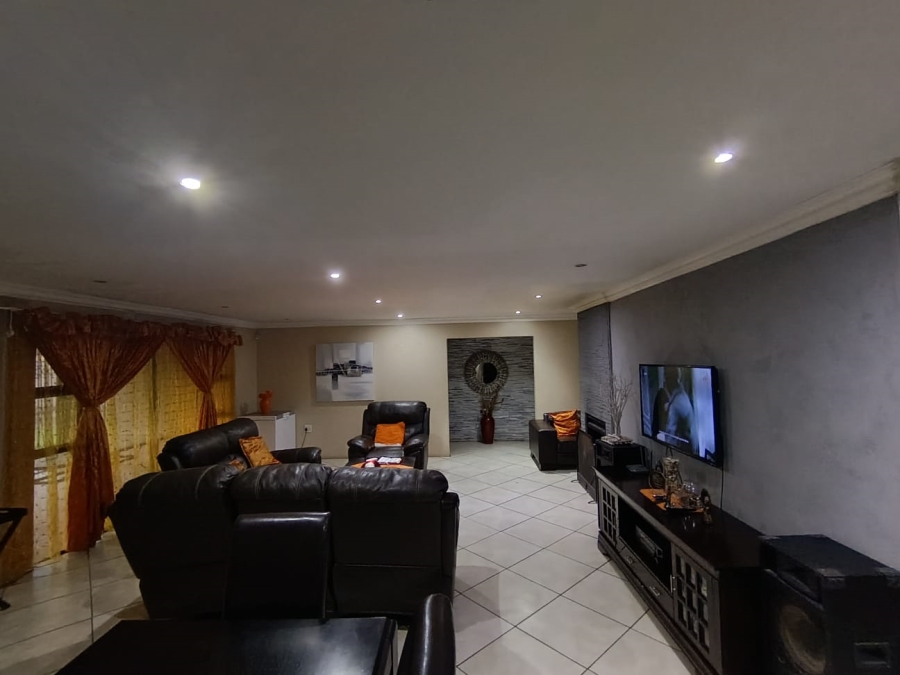 4 Bedroom Property for Sale in Struisbult Gauteng