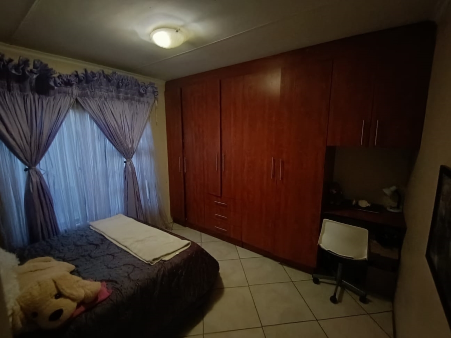 4 Bedroom Property for Sale in Struisbult Gauteng