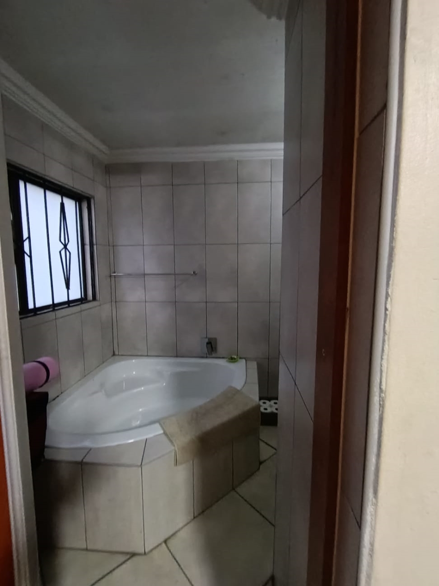 4 Bedroom Property for Sale in Struisbult Gauteng