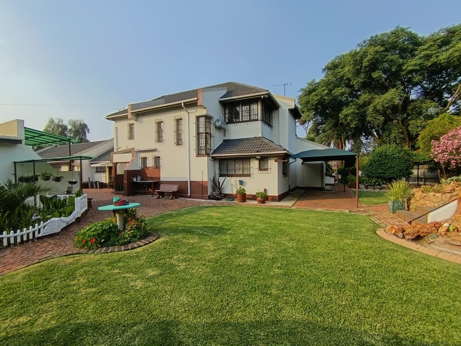 6 Bedroom Property for Sale in Selection Park Gauteng