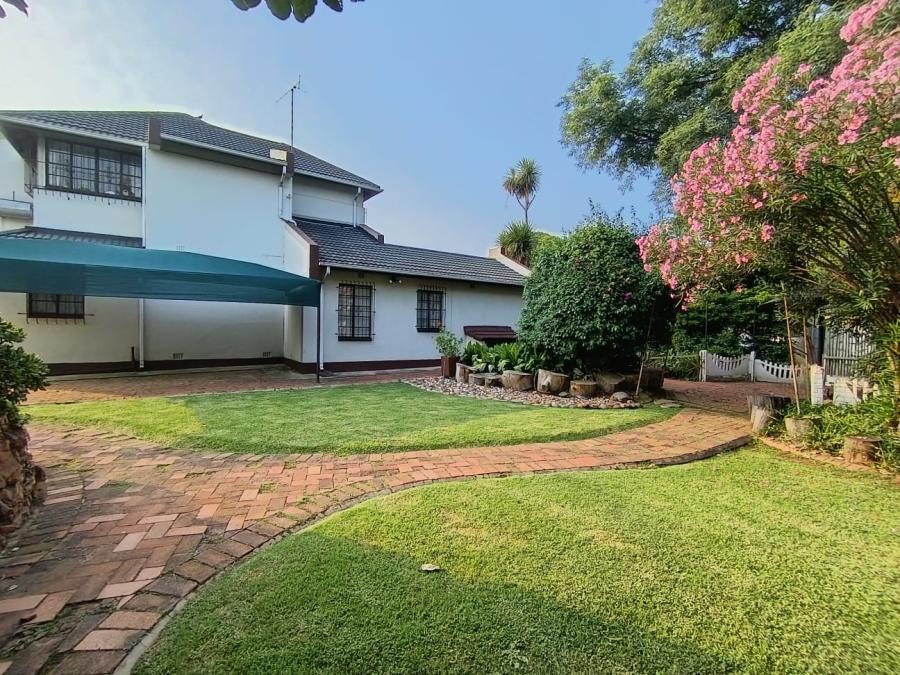 6 Bedroom Property for Sale in Selection Park Gauteng