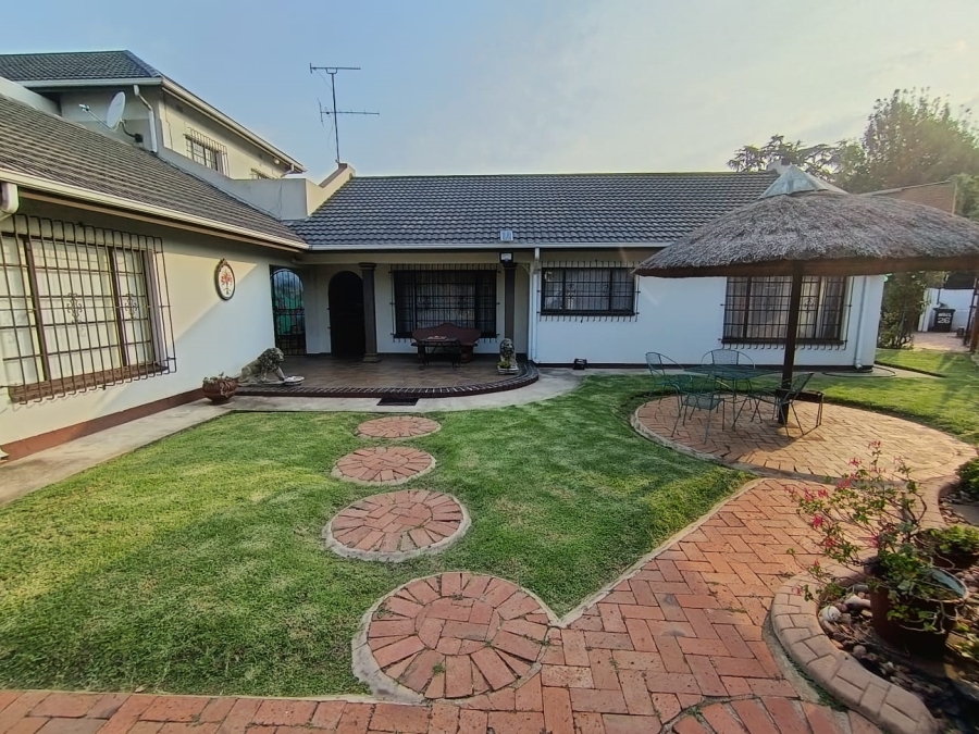 6 Bedroom Property for Sale in Selection Park Gauteng