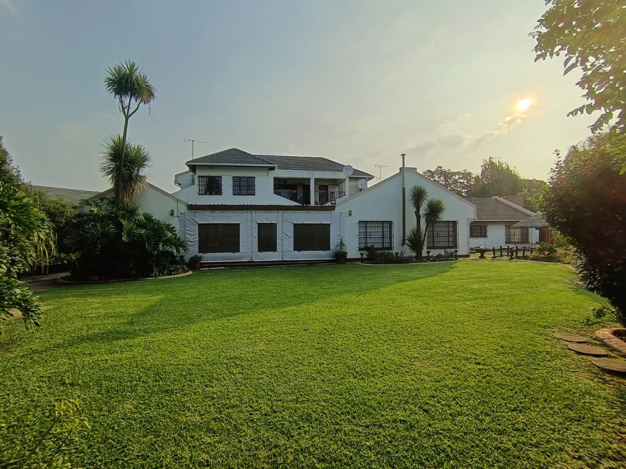 6 Bedroom Property for Sale in Selection Park Gauteng