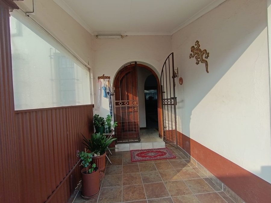 6 Bedroom Property for Sale in Selection Park Gauteng