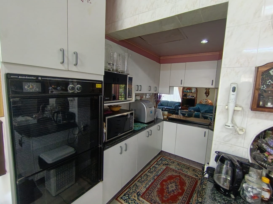 6 Bedroom Property for Sale in Selection Park Gauteng