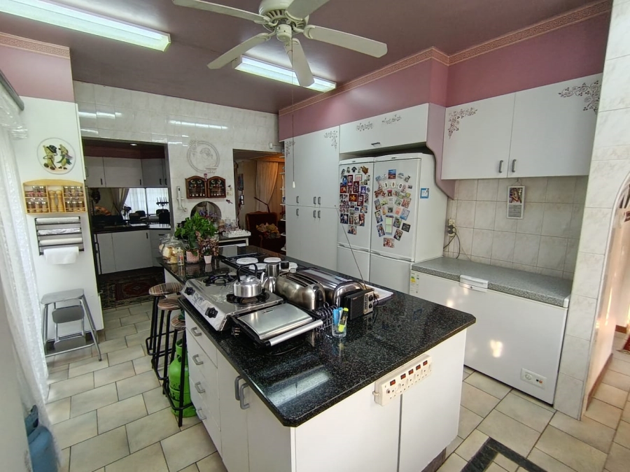 6 Bedroom Property for Sale in Selection Park Gauteng