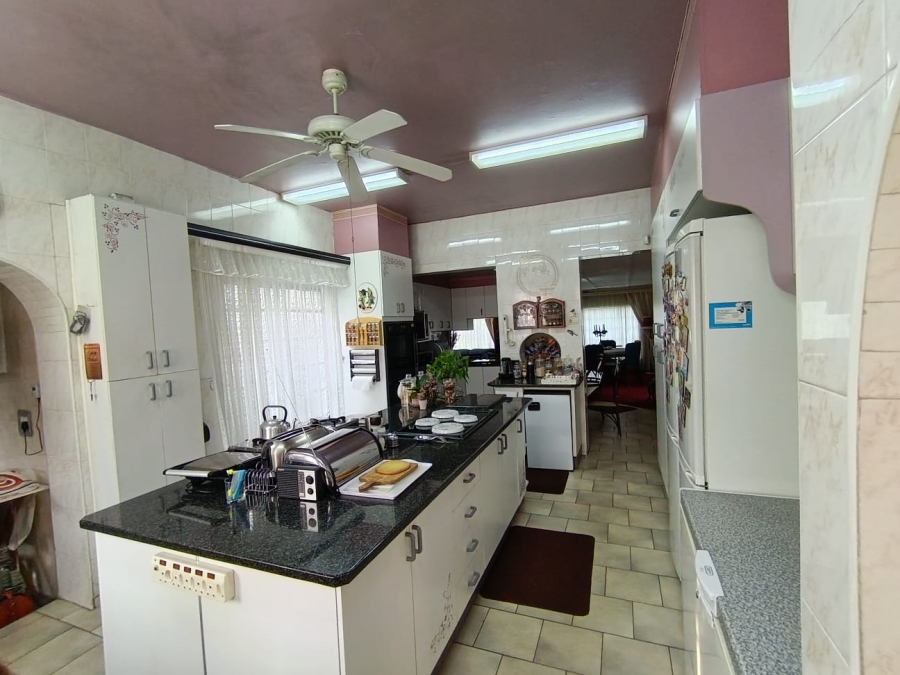 6 Bedroom Property for Sale in Selection Park Gauteng