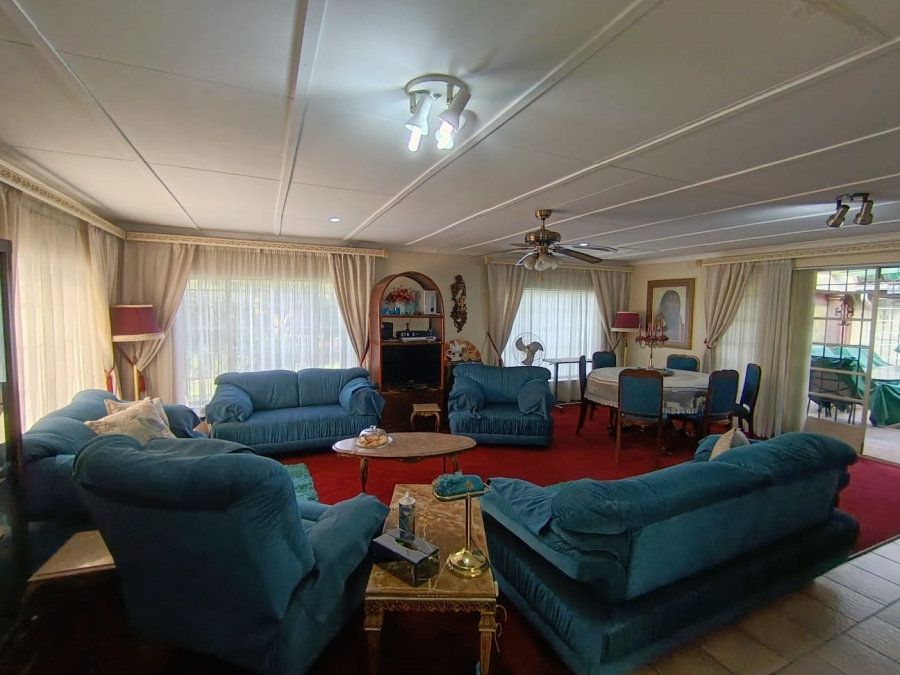 6 Bedroom Property for Sale in Selection Park Gauteng